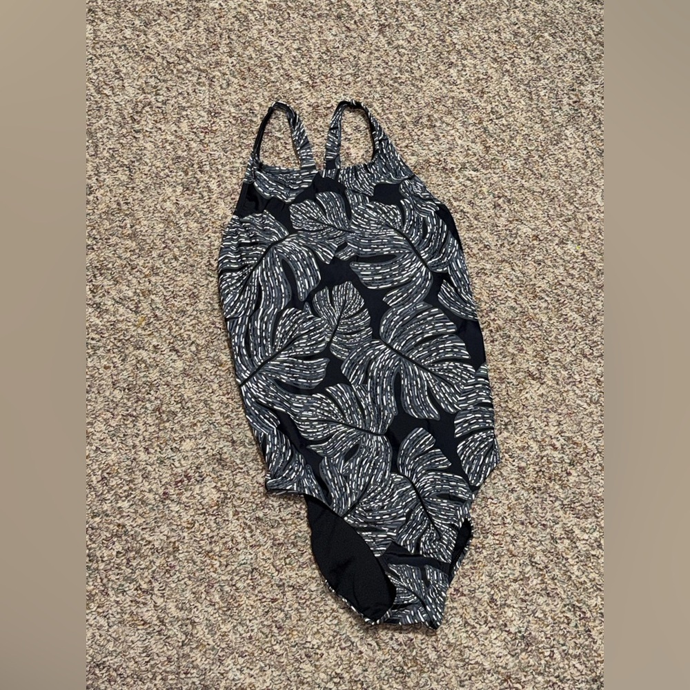 NWOT Women's XL Eco Beach Black and White Leaf Print Swimsuit‎